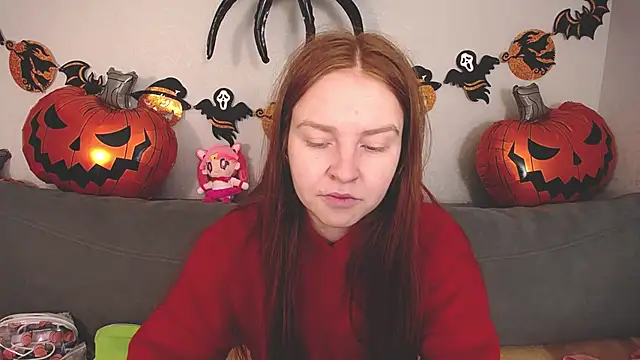 Evarey  online show from October 25, 2025, 4:55 am