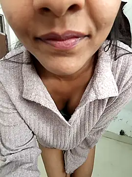 anshika0124 online show from December 22, 2025, 5:07 am