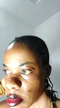 Snapshot of GlobeTrottieHottie1 chatting on October 15, 2025, 12:09 am GlobeTrottieHottie1 online show from October 15, 2025, 12:09 am