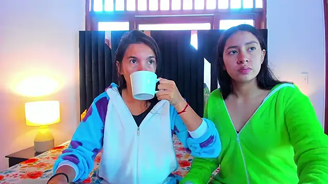 Sofy and Mia online show from October 18, 2025, 12:51 pm