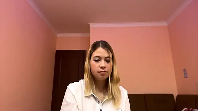 SweetyLolys online show from October 21, 2025, 4:06 pm
