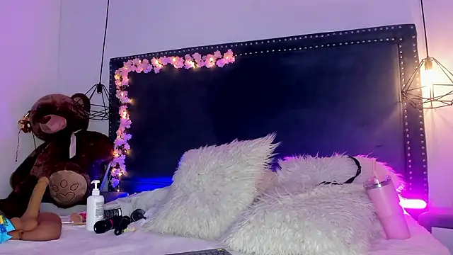 Snapshot of Emma_Saylor chatting on February 5, 2026, 7:53 pm Emma Saylor online show from February 5, 2026, 7:53 pm