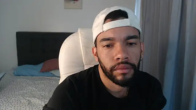 andresnoir  online show from November 3, 2025, 1:47 pm