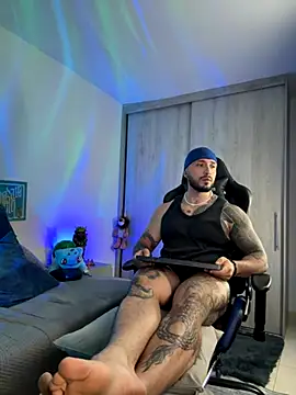 Dave-Max01 online show from November 20, 2025, 3:07 am