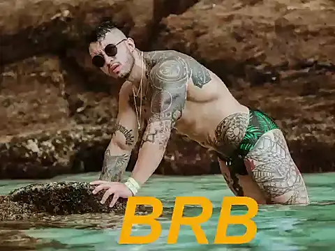 Dave-Max01 online show from November 17, 2025, 2:43 pm