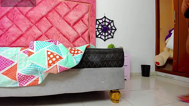 Bigasshott  online show from October 27, 2025, 7:04 pm