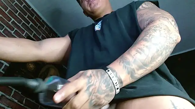 jordan bigcock  online show from December 15, 2025, 2:06 am