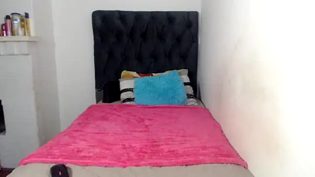 MissLola026 online show from January 14, 2026, 6:50 am