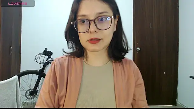 CarlaLorez online show from October 23, 2025, 1:04 am