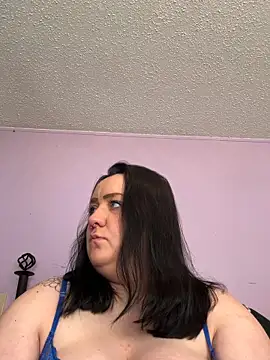 kenadee65 online show from April 6, 2026, 6:09 pm