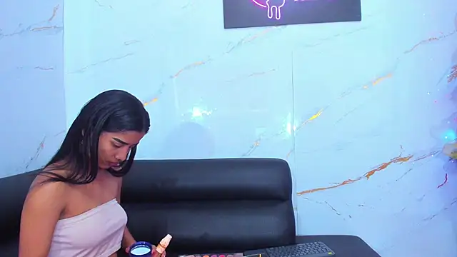 Little nicoll online show from December 20, 2025, 10:34 pm