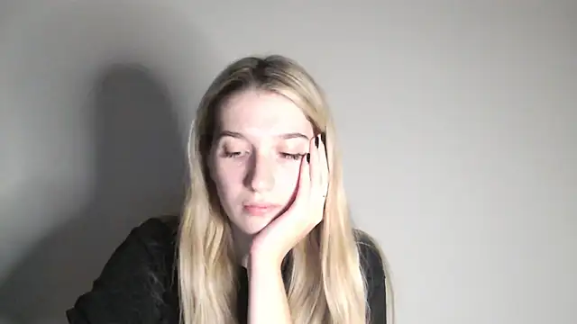 Snapshot of Lucyreeel_ chatting on October 13, 2025, 4:08 pm Lucyreeel  online show from October 13, 2025, 4:08 pm