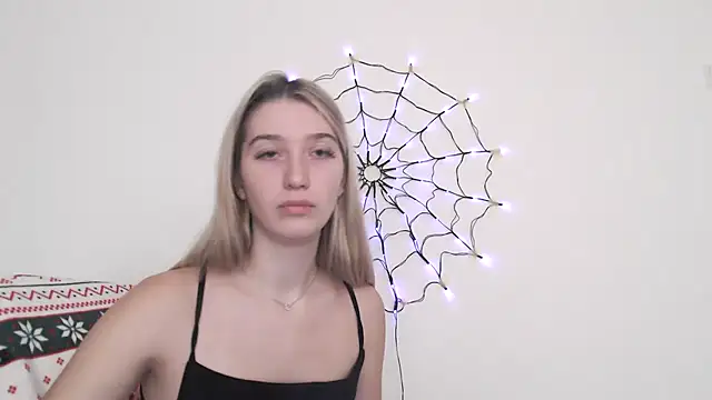 Snapshot of Lucyreeel_ chatting on October 28, 2025, 12:26 pm Lucyreeel  online show from October 28, 2025, 12:26 pm