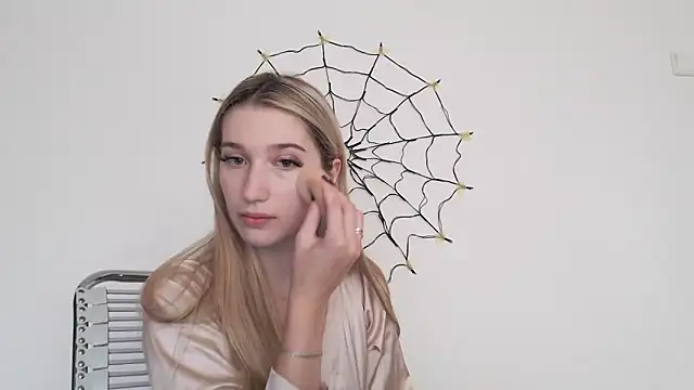 Snapshot of Lucyreeel_ chatting on October 23, 2025, 12:26 pm Lucyreeel  online show from October 23, 2025, 12:26 pm