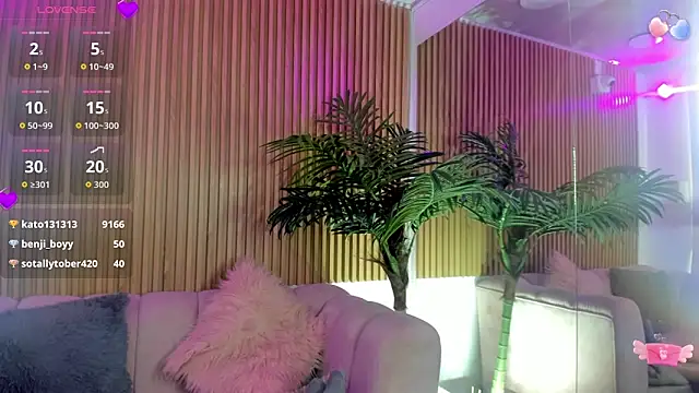 emmy rosse  online show from November 20, 2025, 7:25 pm