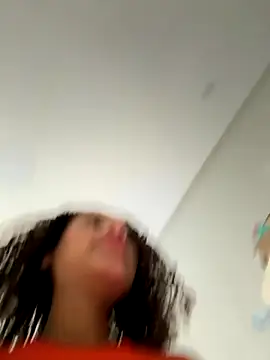 Snapshot of Bombomziin chatting on October 22, 2025, 5:12 pm Bombomziin online show from October 22, 2025, 5:12 pm