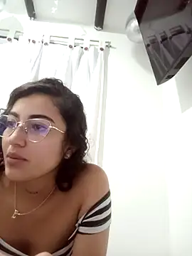 Camila-marinn online show from October 19, 2025, 12:24 am