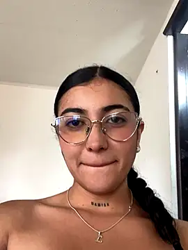 Camila-marinn online show from October 16, 2025, 9:01 pm