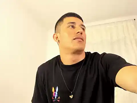 Snapshot of Muscle_man07 chatting on November 13, 2025, 9:51 pm Muscle man07 online show from November 13, 2025, 9:51 pm