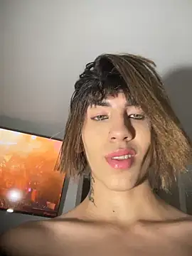 SiaraRealist online show from March 14, 2026, 1:33 am