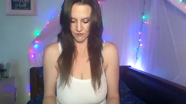 easy briezy online show from November 24, 2025, 9:04 pm