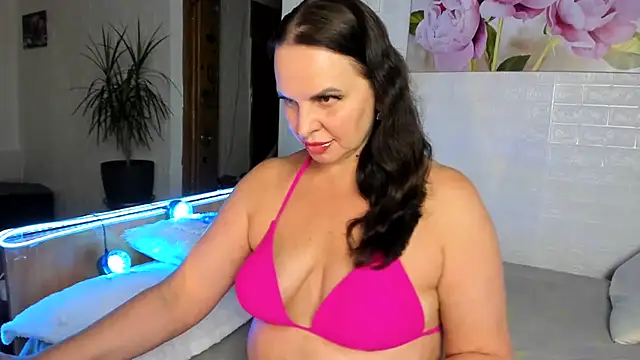 Snapshot of MIRAA_LUV chatting on July 14, 2026, 5:19 pm MIRAA LUV online show from July 14, 2026, 5:19 pm