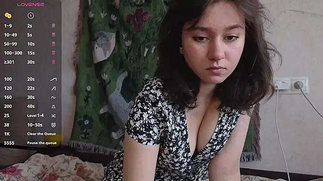 MiaLovelyOne online show from May 27, 2026, 8:32 am