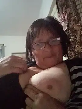 MilaCold5443 online show from April 16, 2026, 9:50 pm