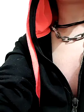 Snapshot of Heelite chatting on October 7, 2025, 11:00 am Heelite online show from October 7, 2025, 11:00 am