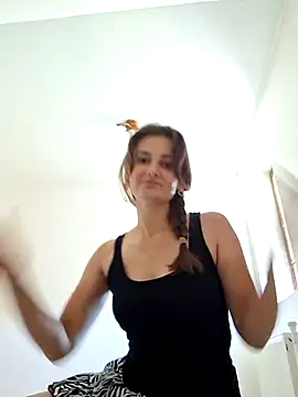 Nika aa online show from October 12, 2025, 7:54 am