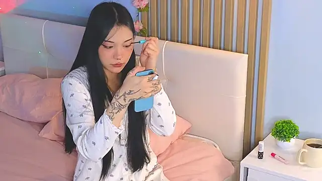 hellowianny online show from October 8, 2025, 1:56 pm