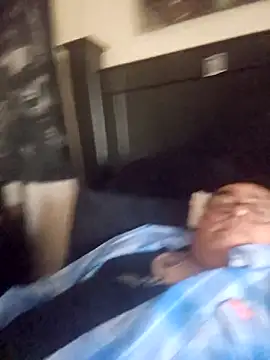 Snapshot of B1GLO chatting on November 21, 2025, 10:20 pm B1GLO online show from November 21, 2025, 10:20 pm