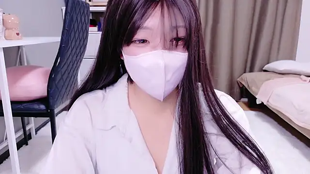 Snapshot of YuKa-zaurusu chatting on November 12, 2025, 9:35 am YuKa-zaurusu online show from November 12, 2025, 9:35 am