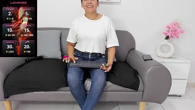 Snapshot of susan_hotmilf chatting on October 22, 2025, 11:31 am susan hotmilf online show from October 22, 2025, 11:31 am