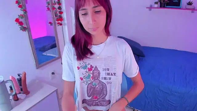 Laaura-Velez online show from December 15, 2025, 12:44 pm