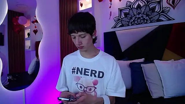 Snapshot of Emo_Boy_ chatting on February 15, 2026, 8:41 pm Emo Boy online show from February 15, 2026, 8:41 pm