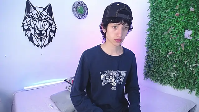 Emo Boy  online show from November 30, 2025, 12:39 pm