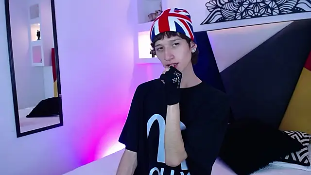 Snapshot of Emo_Boy_ chatting on February 5, 2026, 8:26 pm Emo Boy online show from February 5, 2026, 8:26 pm