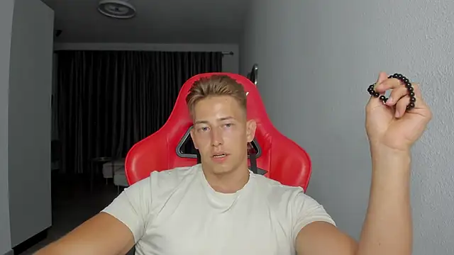 find0m master online show from November 4, 2025, 7:39 pm