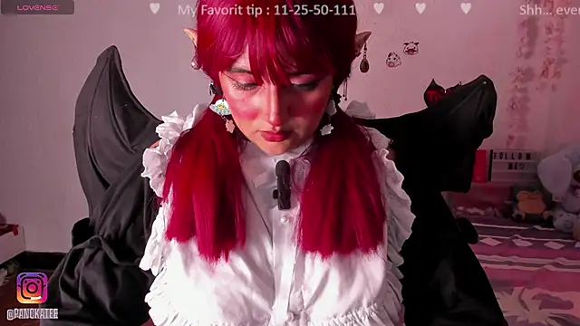 Emilycollei online show from November 11, 2025, 3:12 am