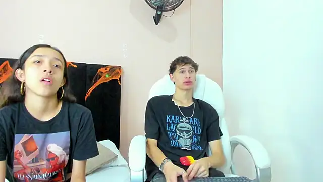 Snapshot of Taylor_and_exidt chatting on October 20, 2025, 1:00 pm Taylor and exidt online show from October 20, 2025, 1:00 pm