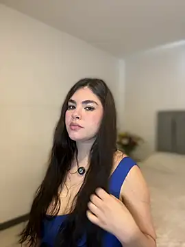 Isabella LaRue online show from April 21, 2026, 8:04 pm