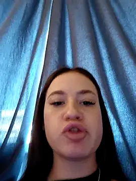 MayaGlow online show from November 18, 2025, 5:33 am