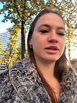 MayaGlow online show from October 20, 2025, 5:09 am