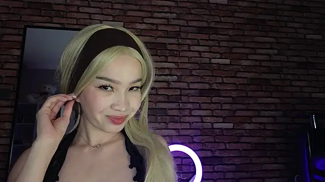 saya li1 online show from December 5, 2025, 4:33 am