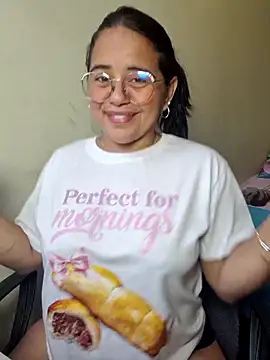 Miss  kendra  online show from October 31, 2025, 2:46 pm