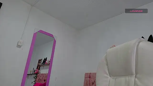 thianahorny online show from March 27, 2026, 12:39 pm