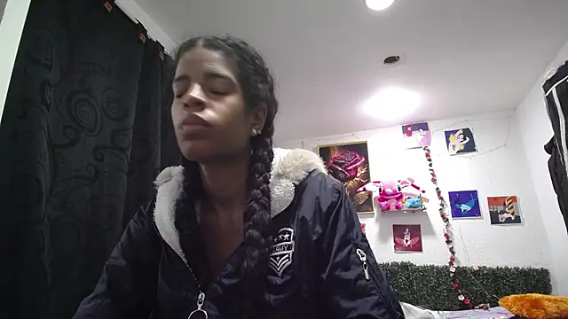 thianahorny online show from April 14, 2026, 12:32 pm