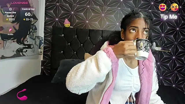 thianahorny online show from March 6, 2026, 2:23 pm