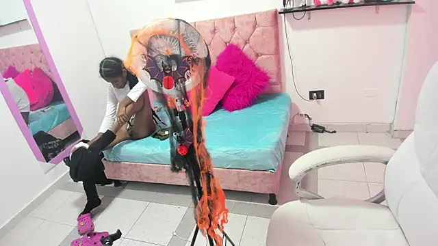 thianahorny online show from November 1, 2025, 12:43 pm